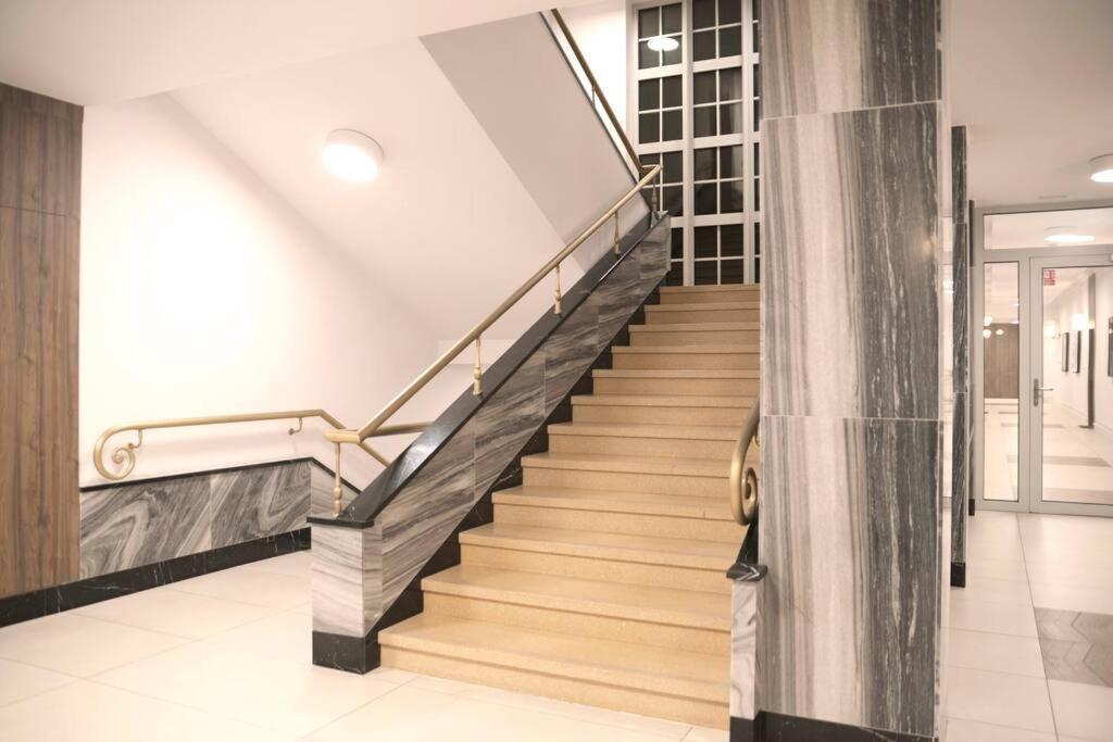 Elegant Apartment In The City Center Breslavia Exterior foto